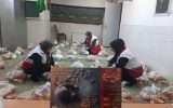 مهربانی داوطلبان هلال احمر در بستههای معیشتی و سفرههای ساده افطار در نوروز ۱۴۰۴ مهربانی داوطلبان هلال احمر در بستههای معیشتی و سفرههای ساده افطار در نوروز ۱۴۰۴