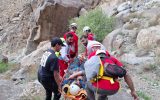 تلاش ۹ ساعته امدادگران هلال احمر برای نجات فرد مصدوم در اسلامیه تفت تلاش ۹ ساعته امدادگران هلال احمر برای نجات فرد مصدوم در اسلامیه تفت